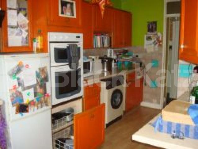 			NEW INSTRUCTION, 3 Bedroom, 1 bath, 1 reception Flat			 St Peters Way, Islington