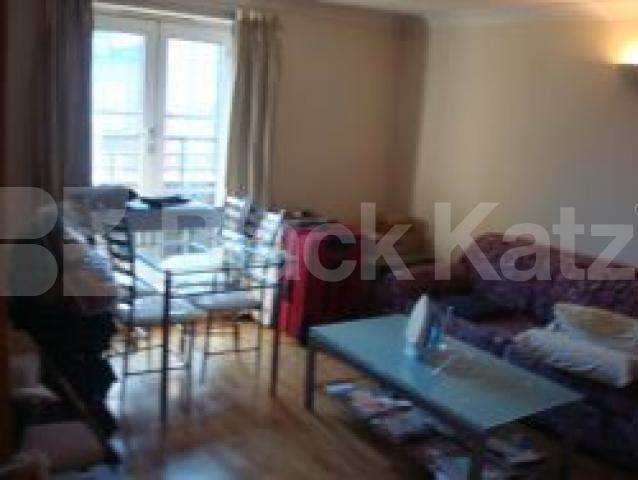 			LOCATION LOCATION LOCATION !!!, 2 Bedroom, 1 bath, 1 reception Flat			 Essex Road, ANGEL