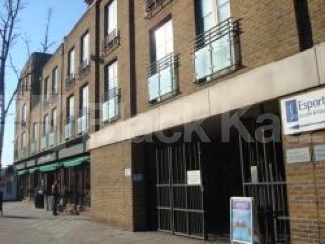 			LOCATION LOCATION LOCATION !!!, 2 Bedroom, 1 bath, 1 reception Flat			 Essex Road, ANGEL