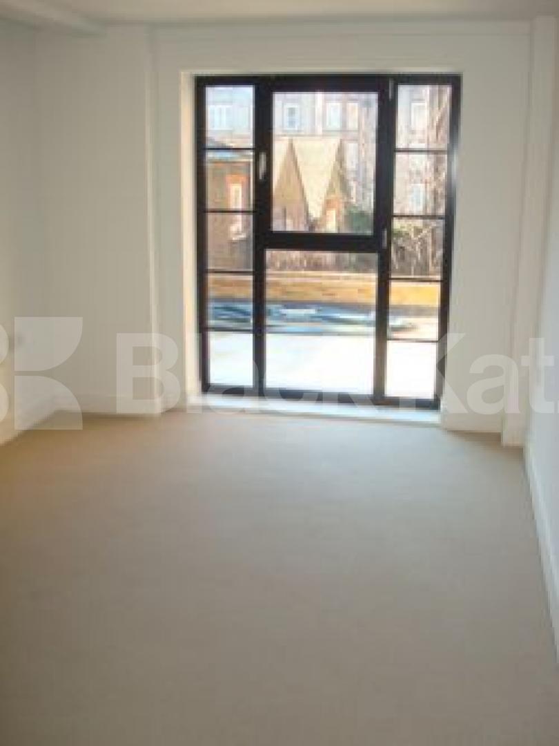 			NEW INSTRUCTION & MUST SEE !!!!, 2 Bedroom, 1 bath, 1 reception Flat			 York way, Camden/Islington borders