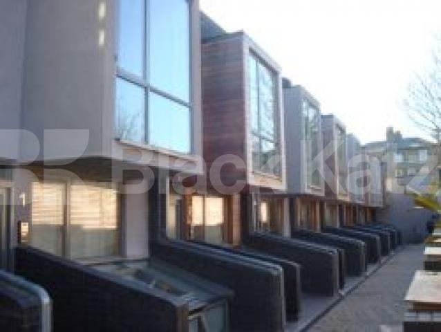 			NEW INSTRUCTION & MUST SEE !!!!, 3 Bedroom, 1 bath, 1 reception Mews House			 Pavillion Mews, FINSBURY PARK