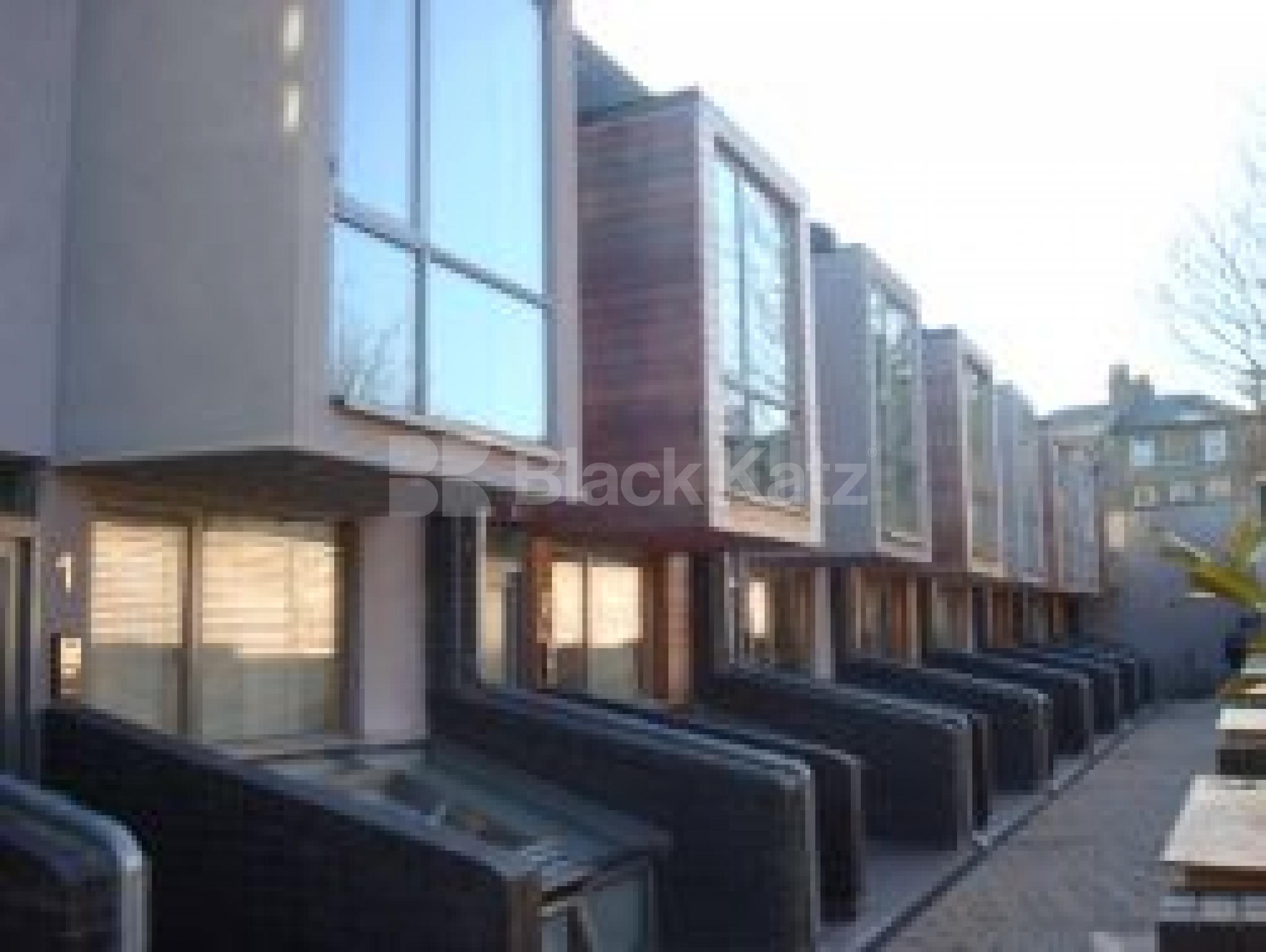 			NEW INSTRUCTION & MUST SEE !!!!, 4 Bedroom, 1 bath, 1 reception Mews House			 Pavillion Mews, FINSBURY PARK N4