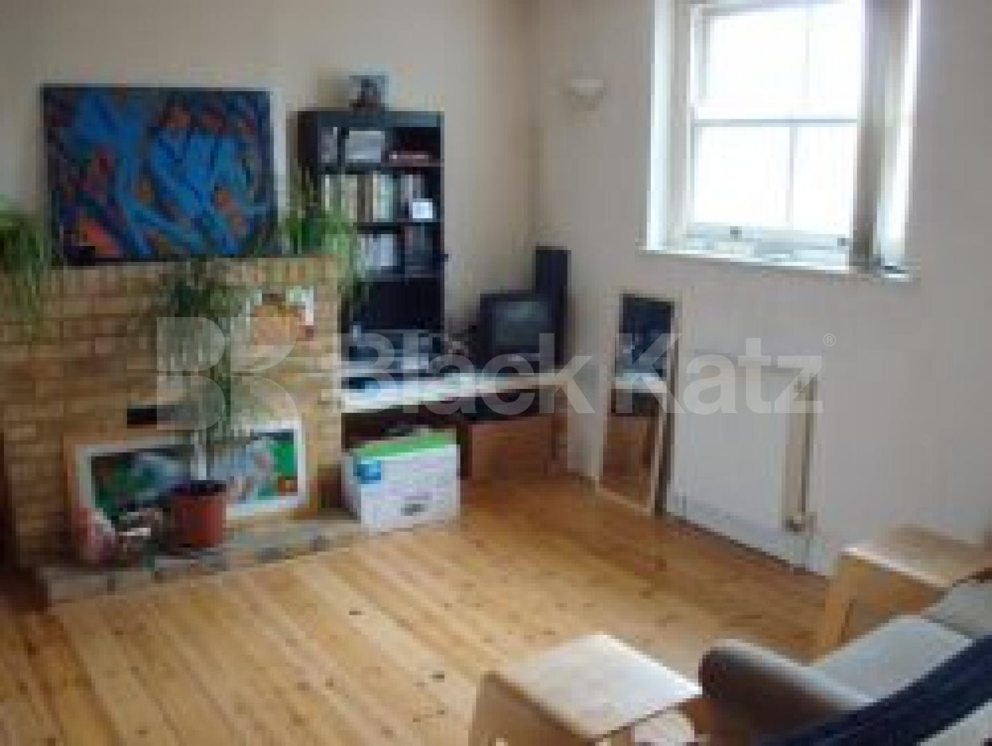 			NEW INSTRUCTION;MUST SEE, 2 Bedroom, 1 bath, 1 reception Flat			 Albion Road, Newington Green