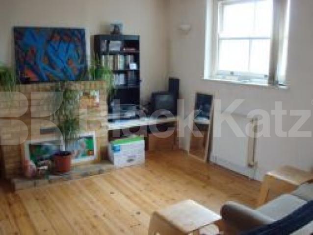 			NEW INSTRUCTION;MUST SEE, 2 Bedroom, 1 bath, 1 reception Flat			 Albion Road, Newington Green