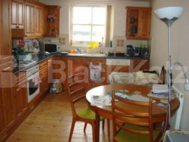 			NEW INSTRUCTION;MUST SEE, 2 Bedroom, 1 bath, 1 reception Flat			 Albion Road, Newington Green