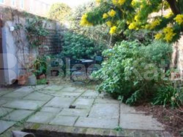 			NEW INSTRUCTION, 2 Bedroom, 1 bath, 1 reception Ground Floor Flat			 Neville Road, Stoke Newington