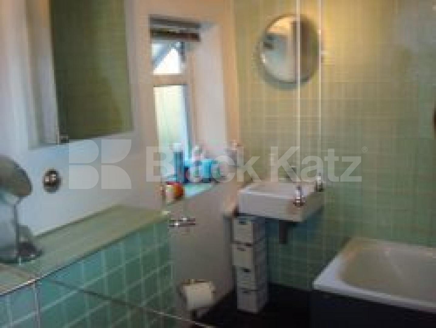 			NEW INSTRUCTION, 2 Bedroom, 1 bath, 1 reception Ground Floor Flat			 Neville Road, Stoke Newington