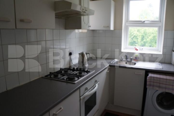 			2 Bedroom, 1 bath, 1 reception Flat			 Pembroke Road, Muswell Hill