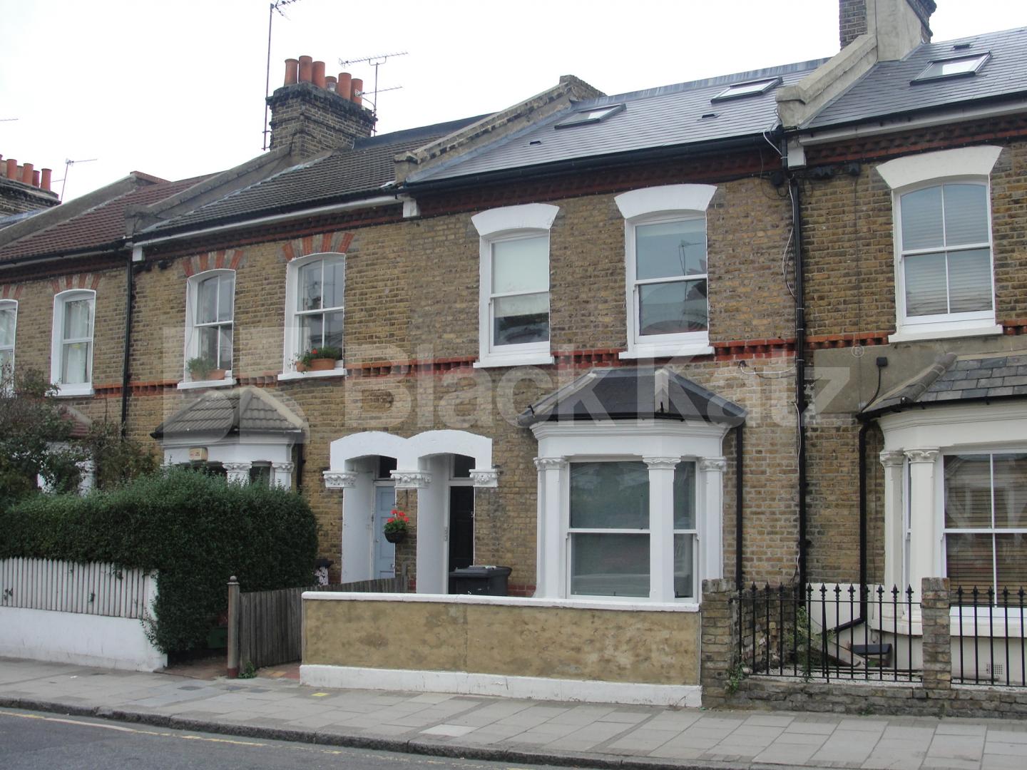 			LET, 3 Bedroom, 1 bath, 1 reception Flat			 North Street, Clapham Old Town