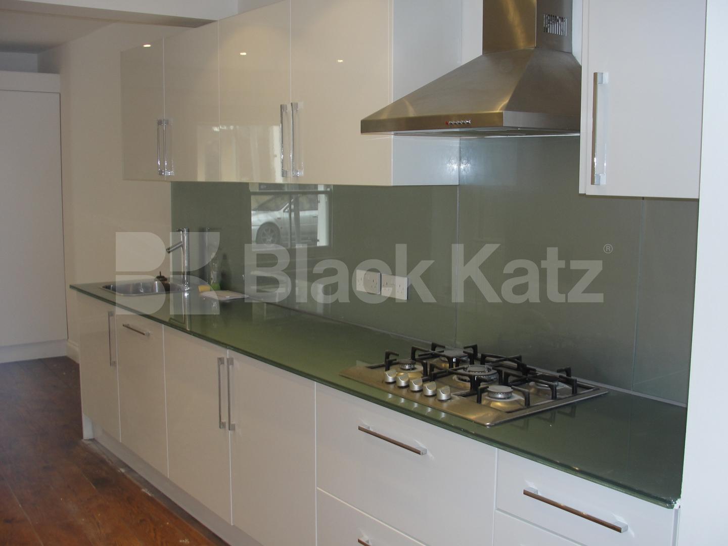 			LET, 5 Bedroom, 1 bath, 1 reception Flat			 Battersea High Street, Battersea