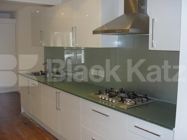 			LET, 5 Bedroom, 1 bath, 1 reception Flat			 Battersea High Street, Battersea