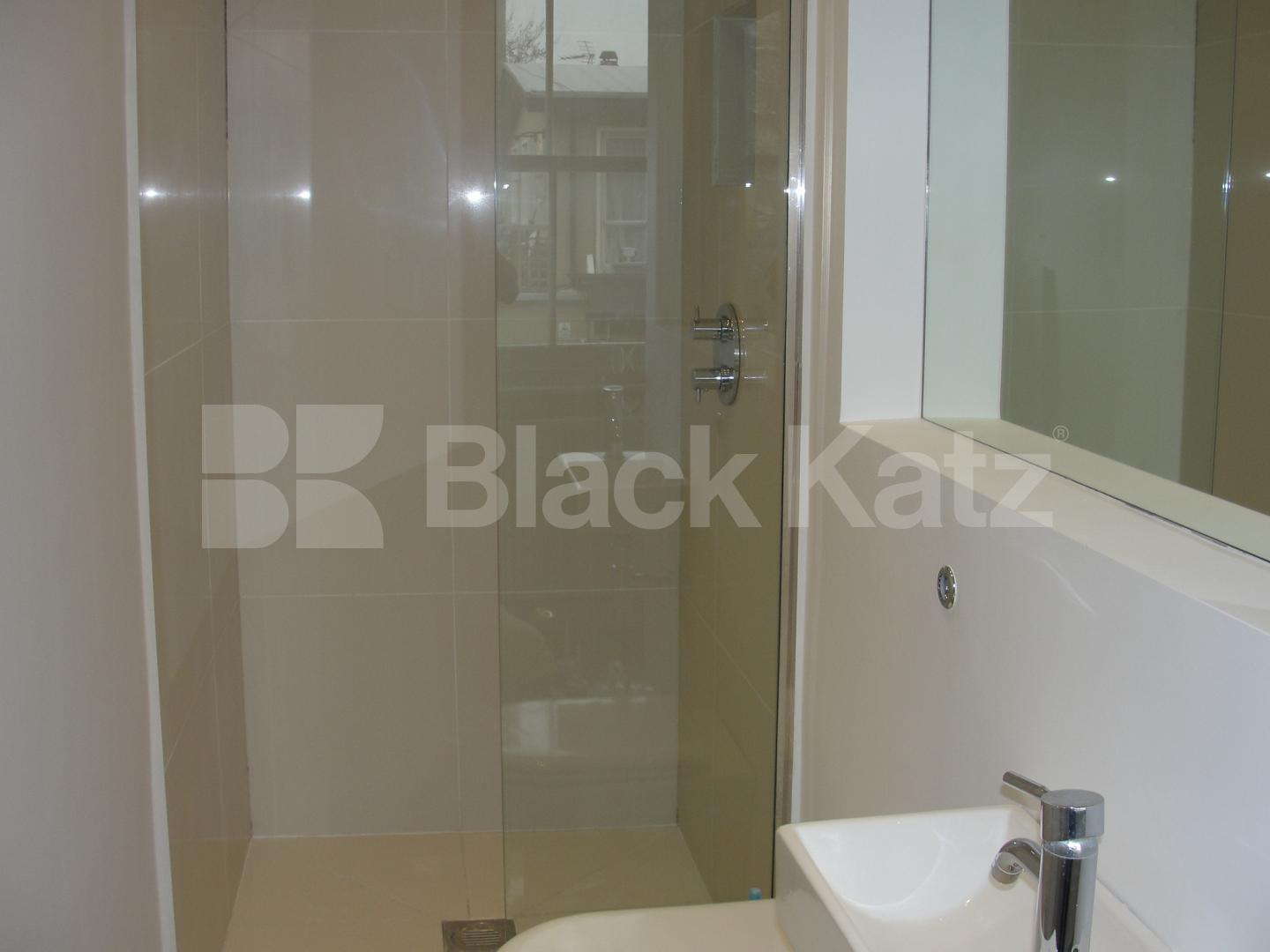 			LET, 5 Bedroom, 1 bath, 1 reception Flat			 Battersea High Street, Battersea