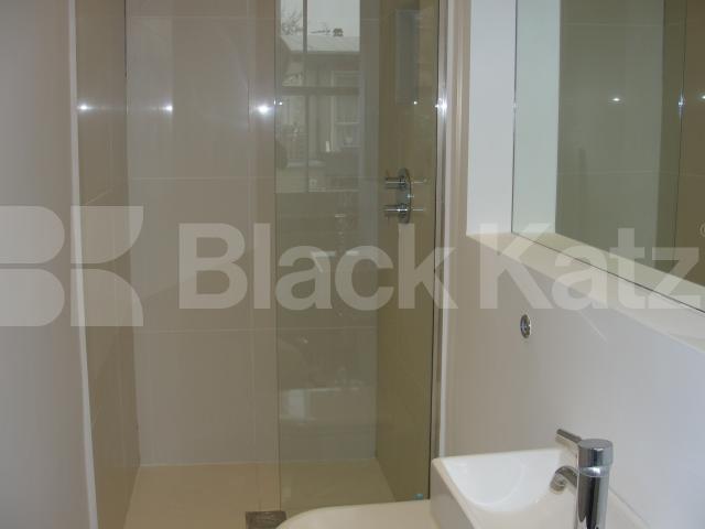 			LET, 5 Bedroom, 1 bath, 1 reception Flat			 Battersea High Street, Battersea