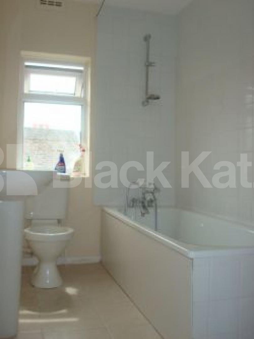 			4 Bedroom, 1 bath, 1 reception House			 Thane Villas, FINSBURY PARK