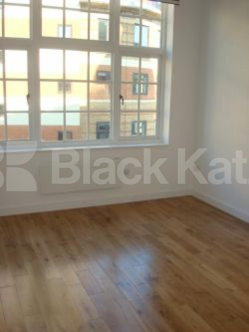 			NEW INSTRUCTION, 1 Bedroom, 1 bath, 1 reception Flat			 Islington High Street, Angel