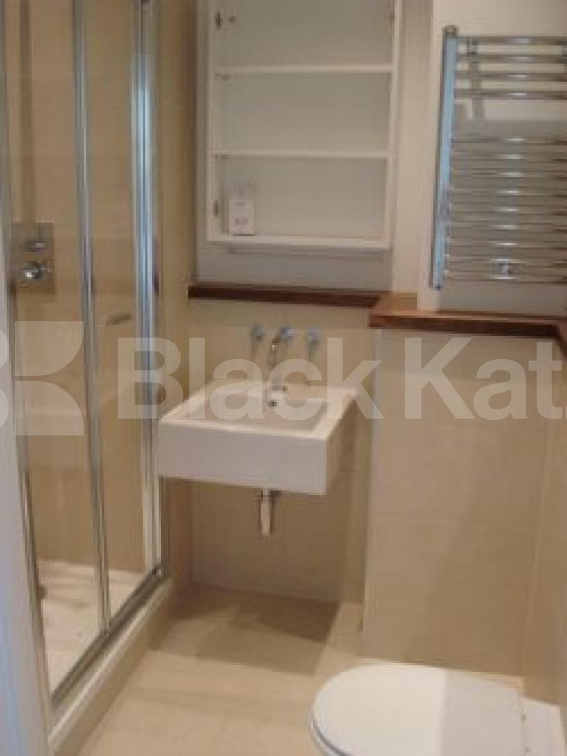 			NEW INSTRUCTION, 1 Bedroom, 1 bath, 1 reception Flat			 Islington High Street, Angel