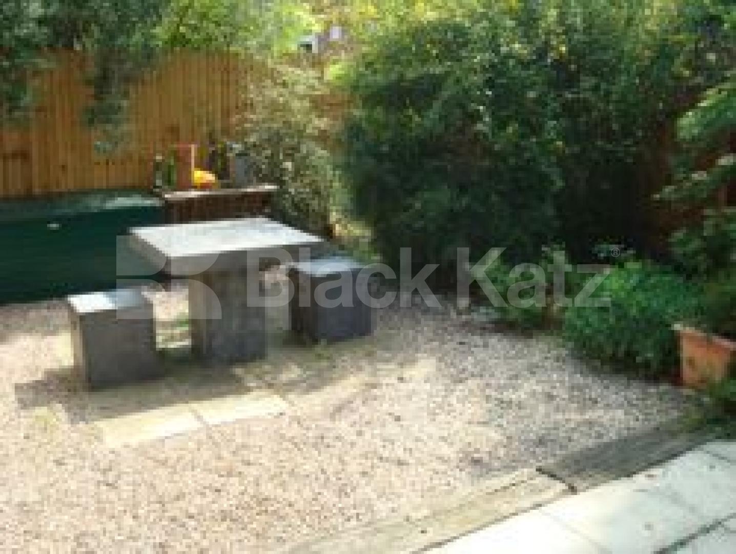 			NEW INSTRUCTION / VIEWINGS A MUST!!!!!, 2 Bedroom, 1 bath, 1 reception Ground Floor Flat			 Mountview Road, Crouch Hill