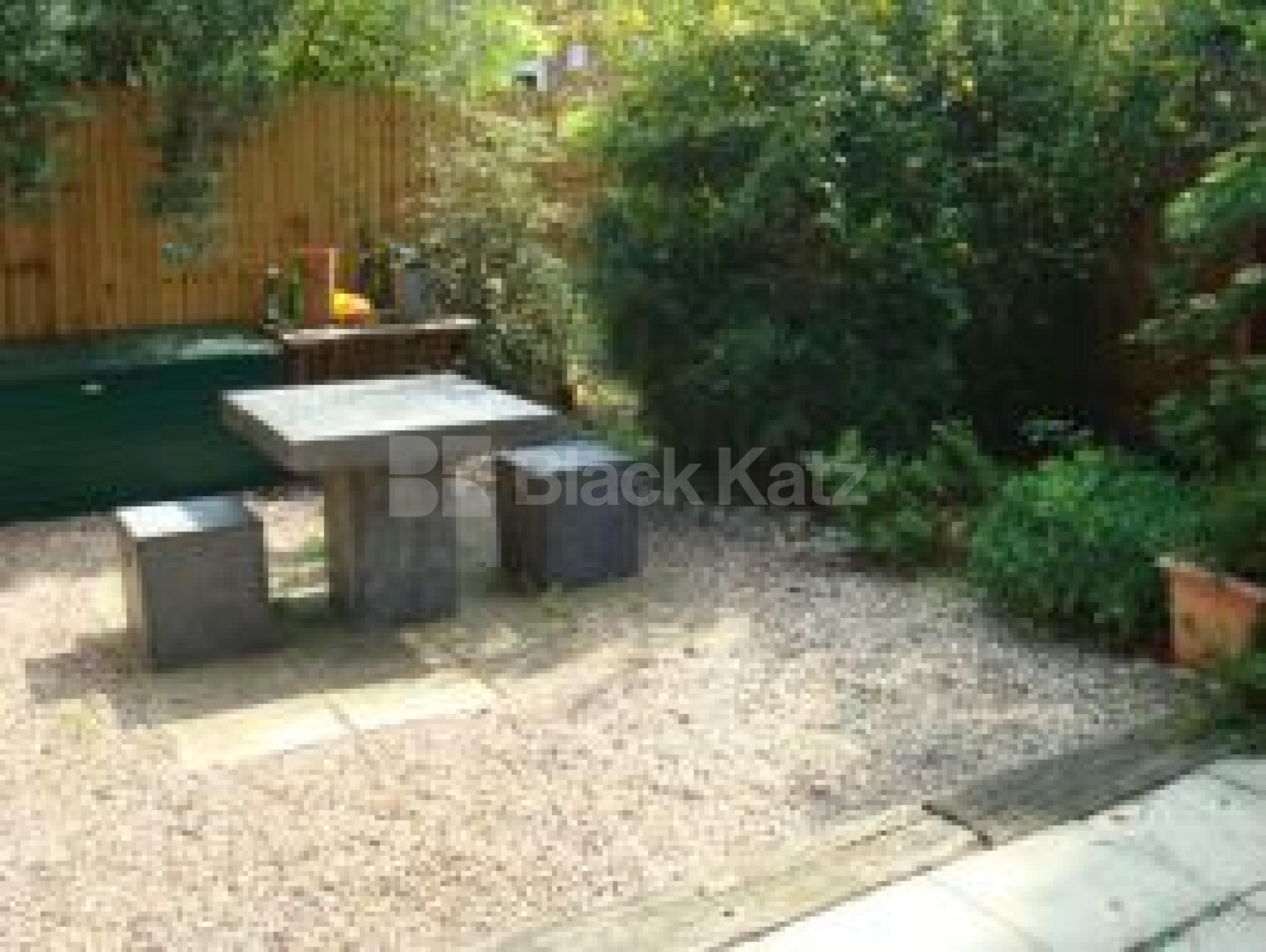 			NEW INSTRUCTION / VIEWINGS A MUST!!!!!, 2 Bedroom, 1 bath, 1 reception Ground Floor Flat			 Mountview Road, Crouch Hill N4