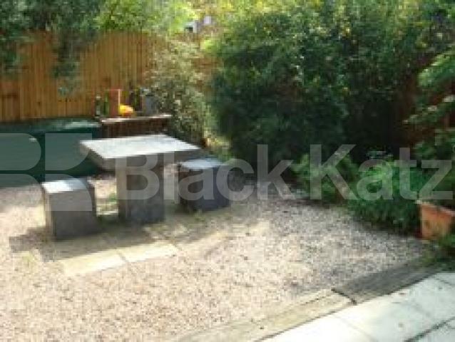 			NEW INSTRUCTION / VIEWINGS A MUST!!!!!, 2 Bedroom, 1 bath, 1 reception Ground Floor Flat			 Mountview Road, Crouch Hill