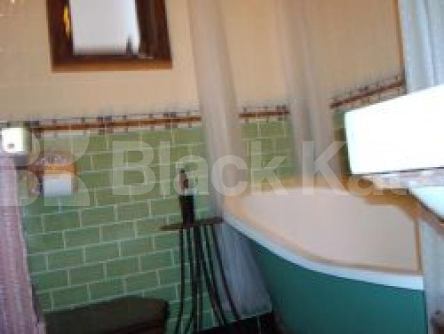 			NEW INSTRUCTION / VIEWINGS A MUST!!!!!, 2 Bedroom, 1 bath, 1 reception Ground Floor Flat			 Mountview Road, Crouch Hill