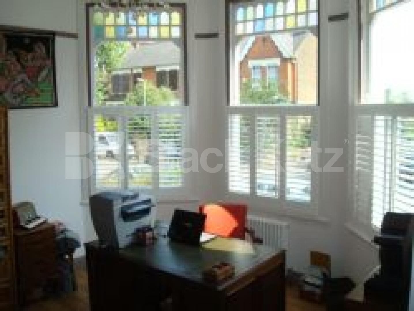 			NEW INSTRUCTION / VIEWINGS A MUST!!!!!, 2 Bedroom, 1 bath, 1 reception Ground Floor Flat			 Mountview Road, Crouch Hill