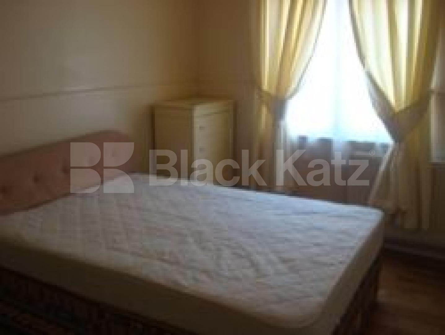 			Overlooking Canal, 2 Bedroom, 1 bath, 1 reception Flat			 Baltic Place, Islington