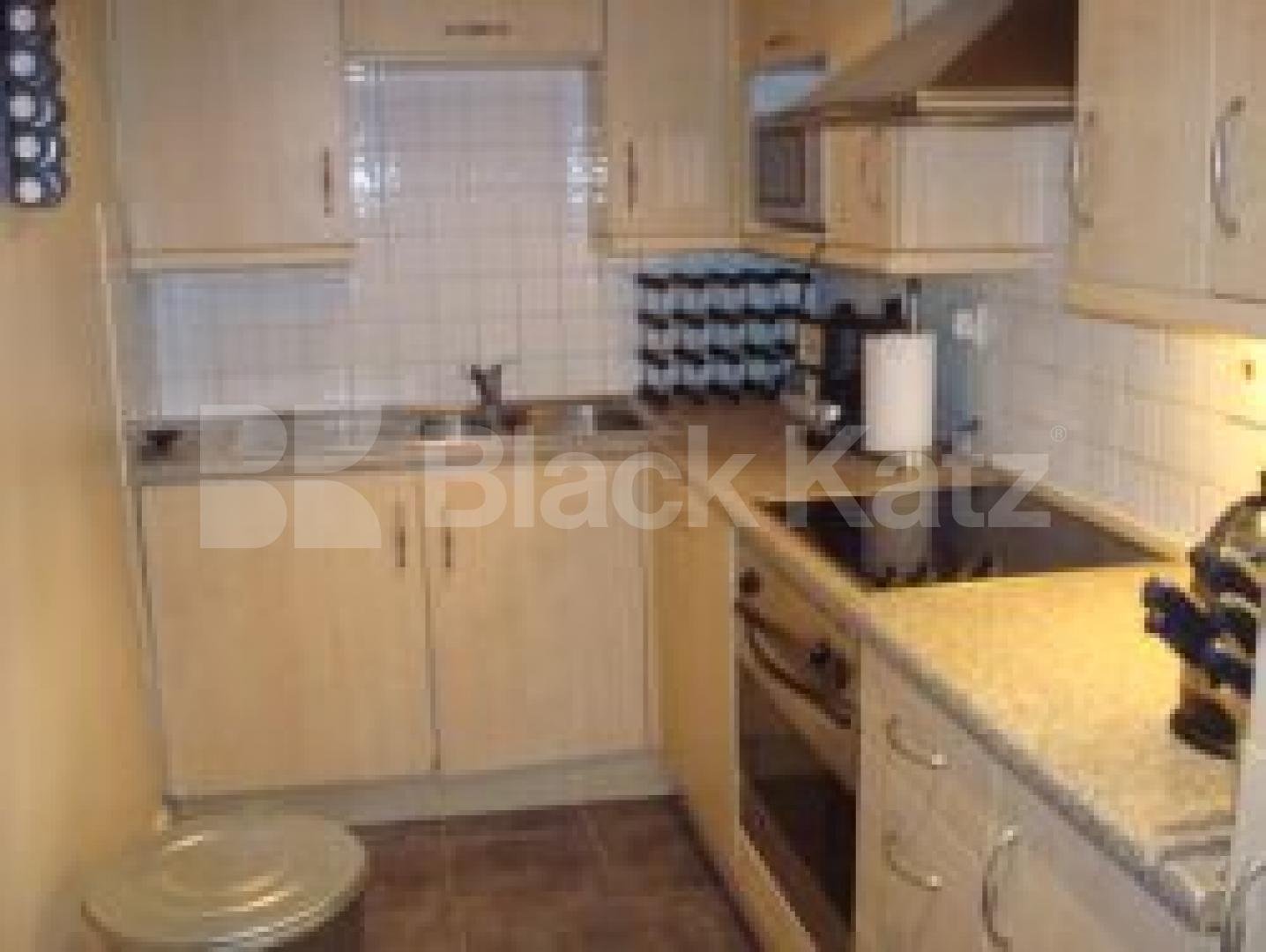 			Overlooking Canal, 2 Bedroom, 1 bath, 1 reception Flat			 Baltic Place, Islington