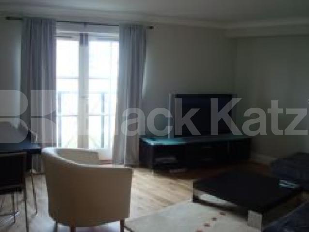 			Overlooking Canal, 2 Bedroom, 1 bath, 1 reception Flat			 Baltic Place, Islington