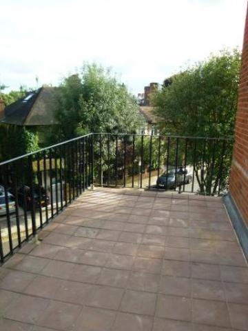 			1 Bedroom, 1 bath, 1 reception Flat			 Carlingford Road, HAMPSTEAD