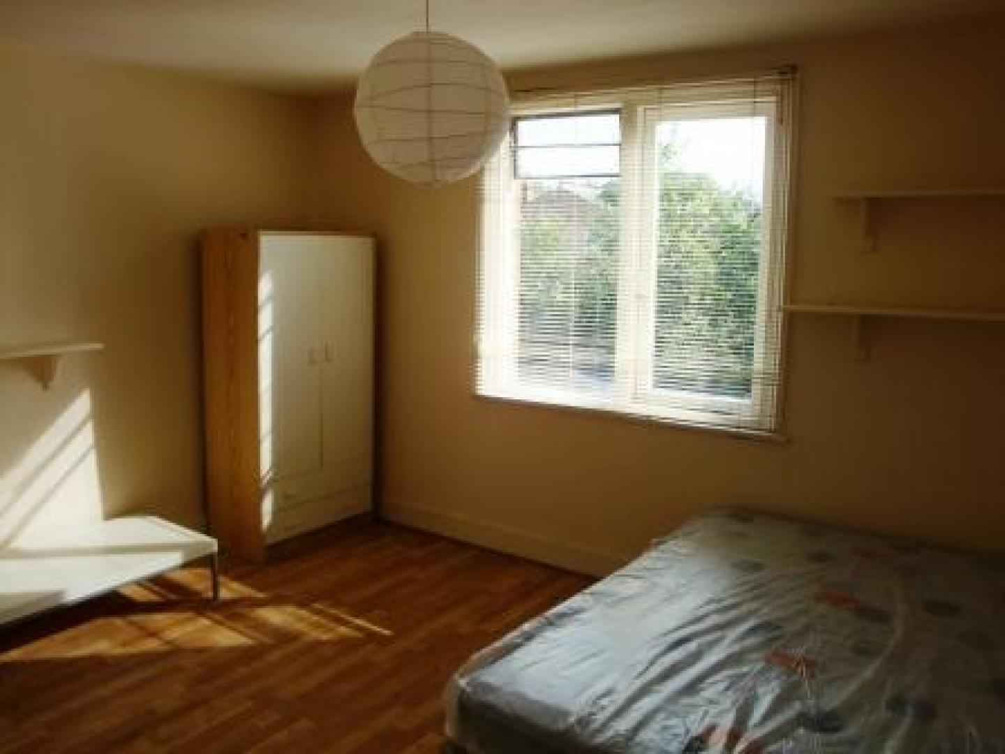 			3 Bedroom, 1 bath, 1 reception Flat			 Chandos Road, WILLESDEN GREEN