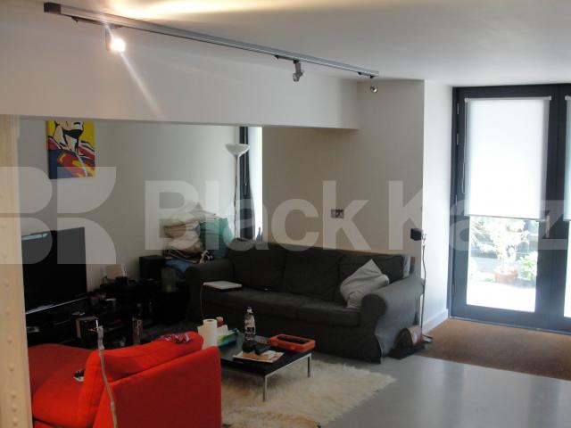 			LET, 2 Bedroom, 1 bath, 1 reception Flat			 Jam Factory, Green Walk, Borough/London Bridge