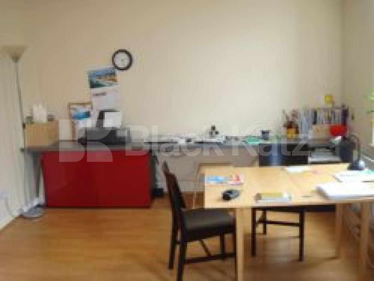 			LOCATION LOCATION LOCATION !!!, 1 Bedroom, 1 bath, 1 reception Flat			 Upper street, Islington