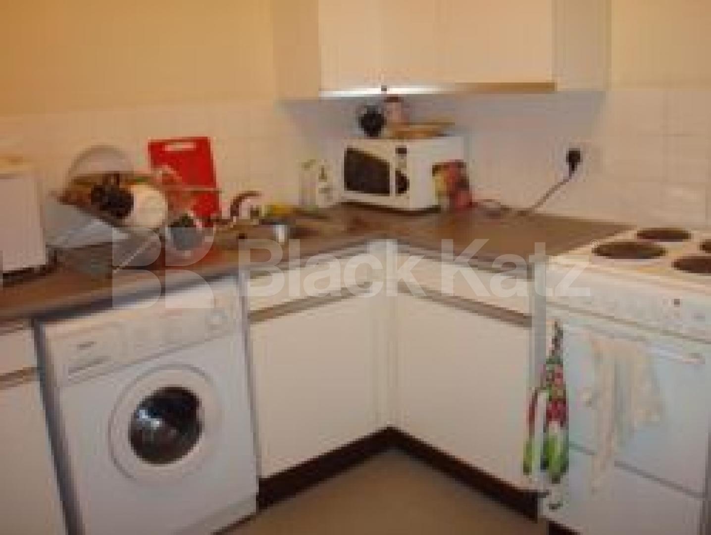 			LOCATION LOCATION LOCATION !!!, 1 Bedroom, 1 bath, 1 reception Flat			 Upper street, Islington