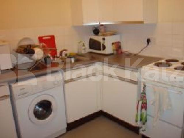 			LOCATION LOCATION LOCATION !!!, 1 Bedroom, 1 bath, 1 reception Flat			 Upper street, Islington