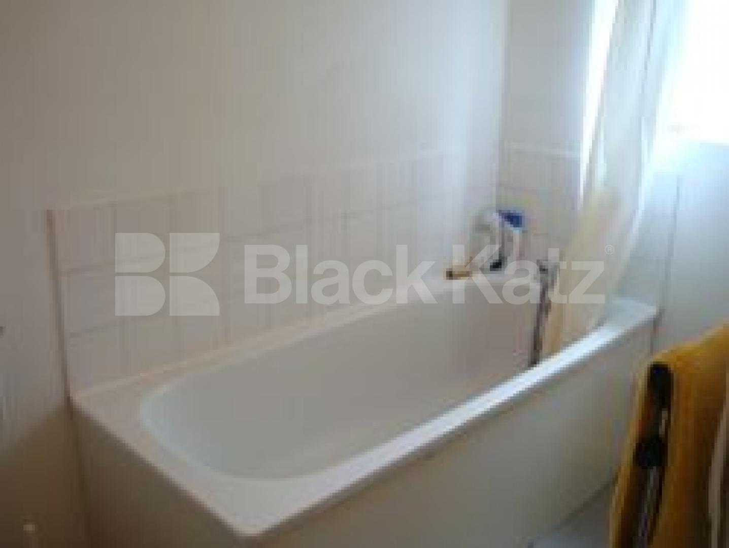 			LOCATION LOCATION LOCATION !!!, 1 Bedroom, 1 bath, 1 reception Flat			 Upper street, Islington