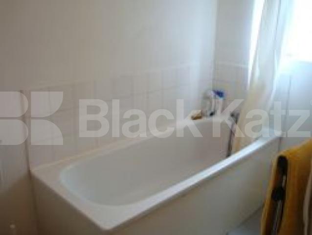 			LOCATION LOCATION LOCATION !!!, 1 Bedroom, 1 bath, 1 reception Flat			 Upper street, Islington