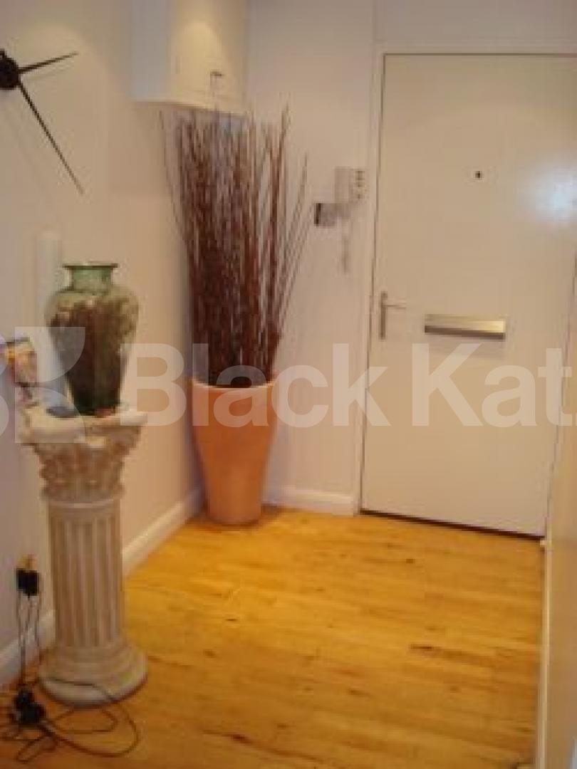 			New instruction, 2 Bedroom, 1 bath, 1 reception Flat			 Cumming Street, Islington
