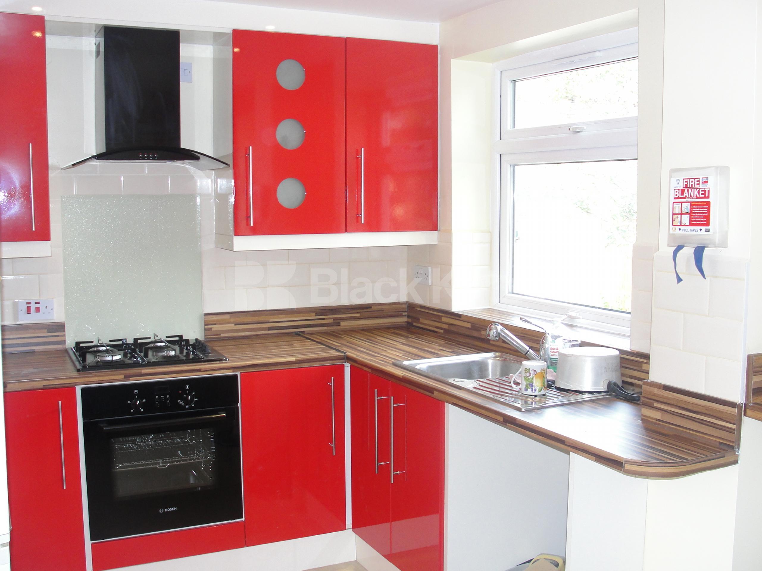 			LET, 3 Bedroom, 1 bath, 1 reception Maisonette			 Crawford House. Warner Road. , Camberwell  SE5