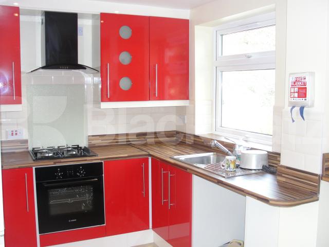 			LET, 3 Bedroom, 1 bath, 1 reception Maisonette			 Crawford House. Warner Road. , Camberwell 