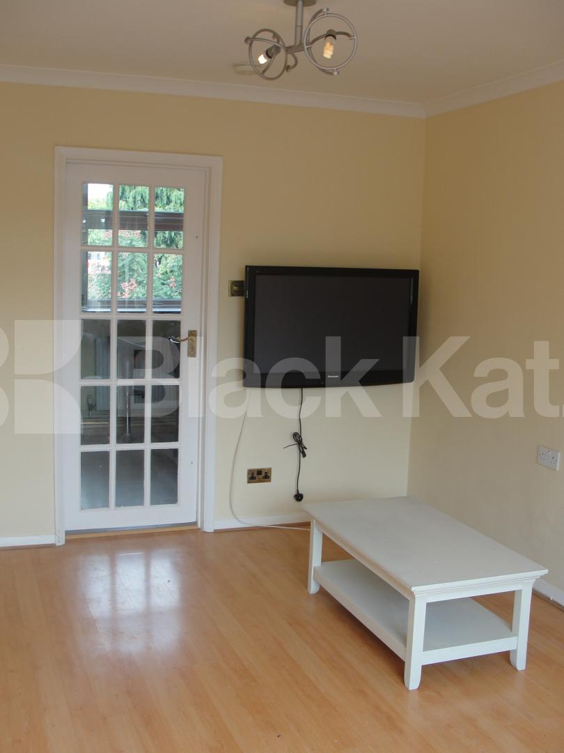 			LET, 3 Bedroom, 1 bath, 1 reception Maisonette			 Crawford House. Warner Road. , Camberwell 