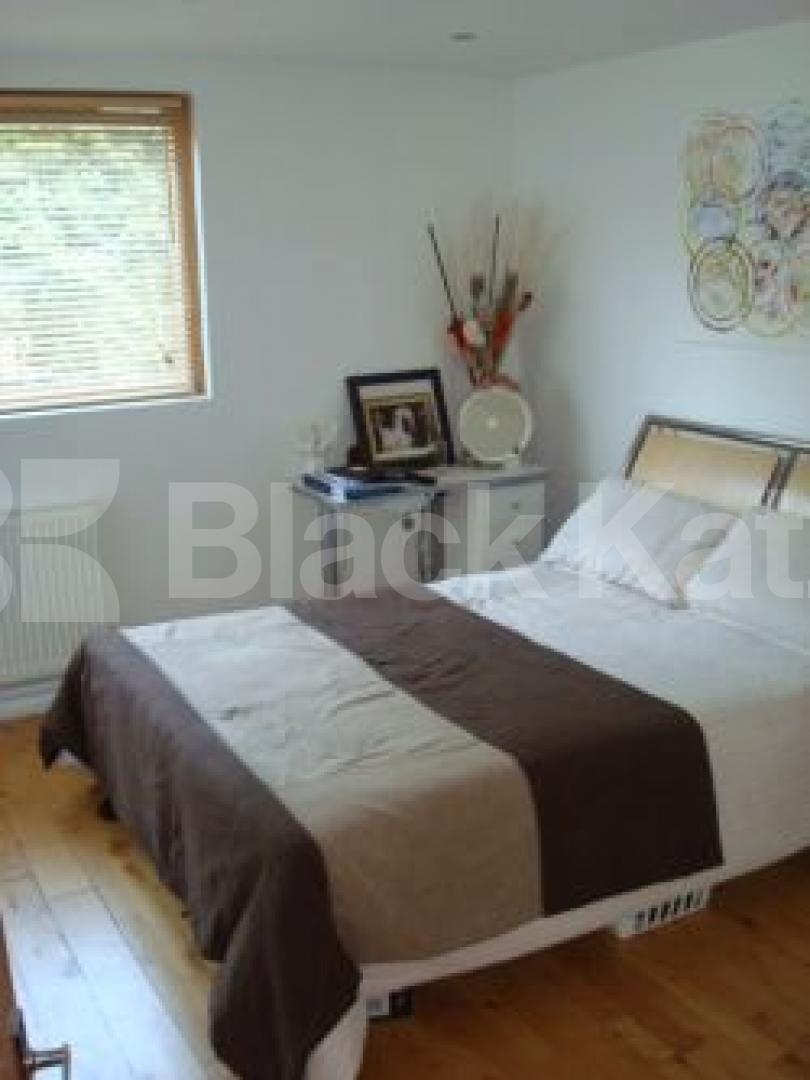 			New instruction, 2 Bedroom, 1 bath, 1 reception Flat			 Cumming Street, Islington