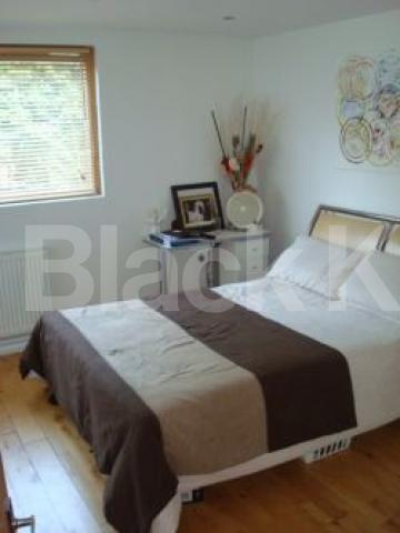 			New instruction, 2 Bedroom, 1 bath, 1 reception Flat			 Cumming Street, Islington