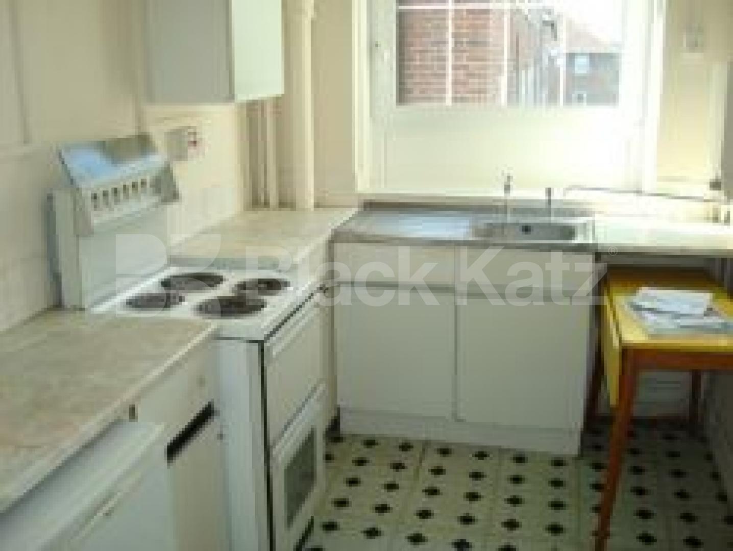 			New instruction/Good For Sharers !!, 2 Bedroom, 1 bath, 1 reception Flat			 Lordship park, Stoke Newington
