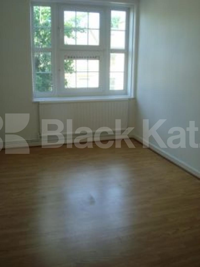 			New instruction/Good For Sharers !!, 2 Bedroom, 1 bath, 1 reception Flat			 Lordship park, Stoke Newington