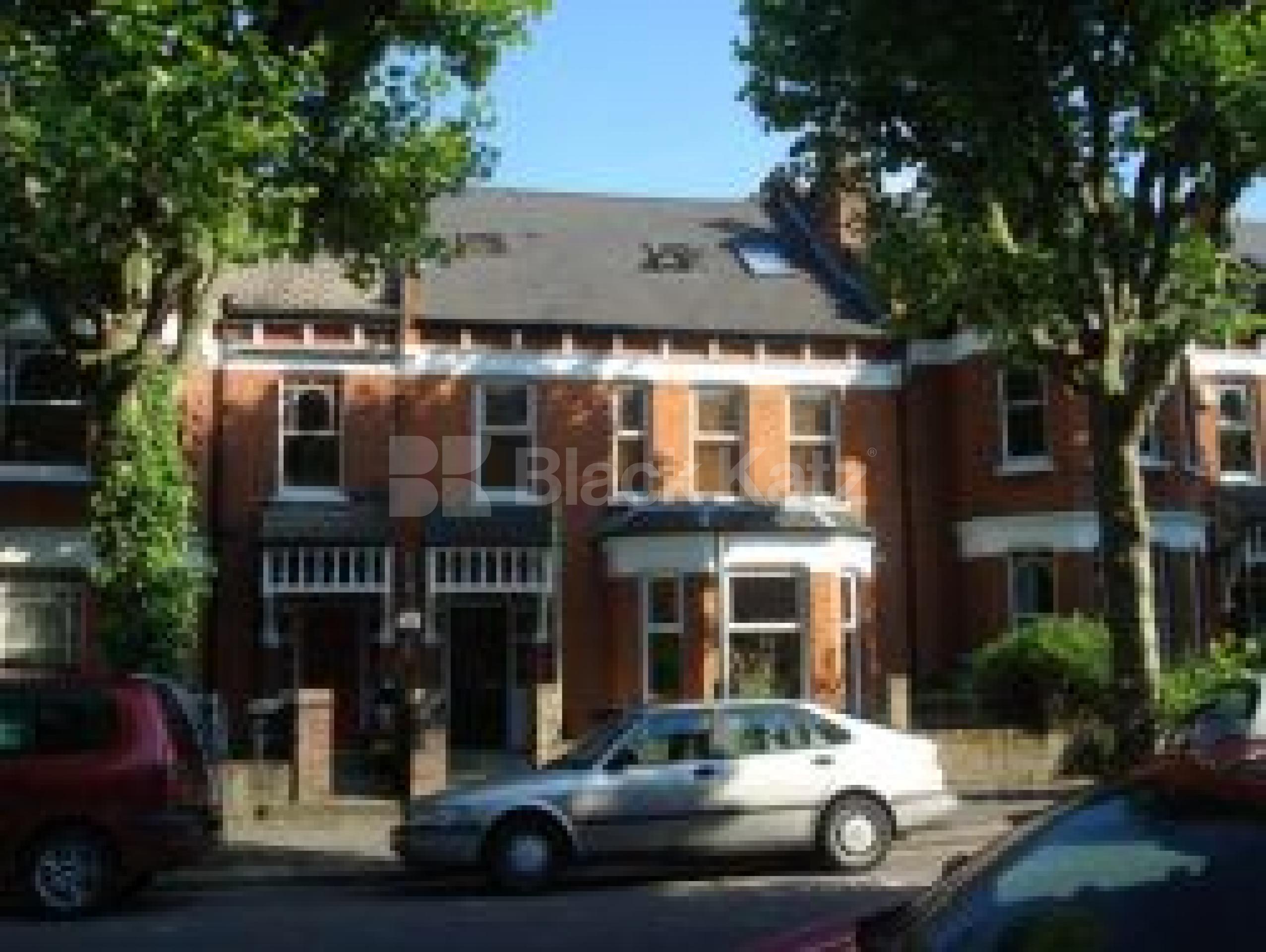 			NEW INSTRUCTION, 2 Bedroom, 1 bath, 1 reception Flat			 Mountview Road, FINSBURY PARK N4