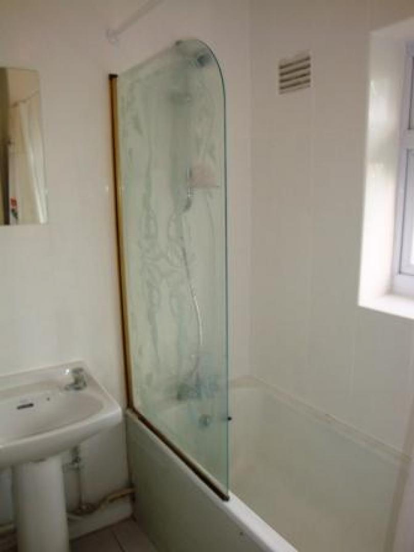 			3 Bedroom, 1 bath, 1 reception Flat			 Prayle Grove, CRICKLEWOOD