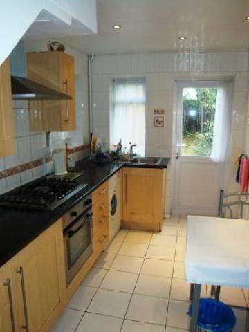 			3 Bedroom, 1 bath, 1 reception Flat			 Prayle Grove, CRICKLEWOOD