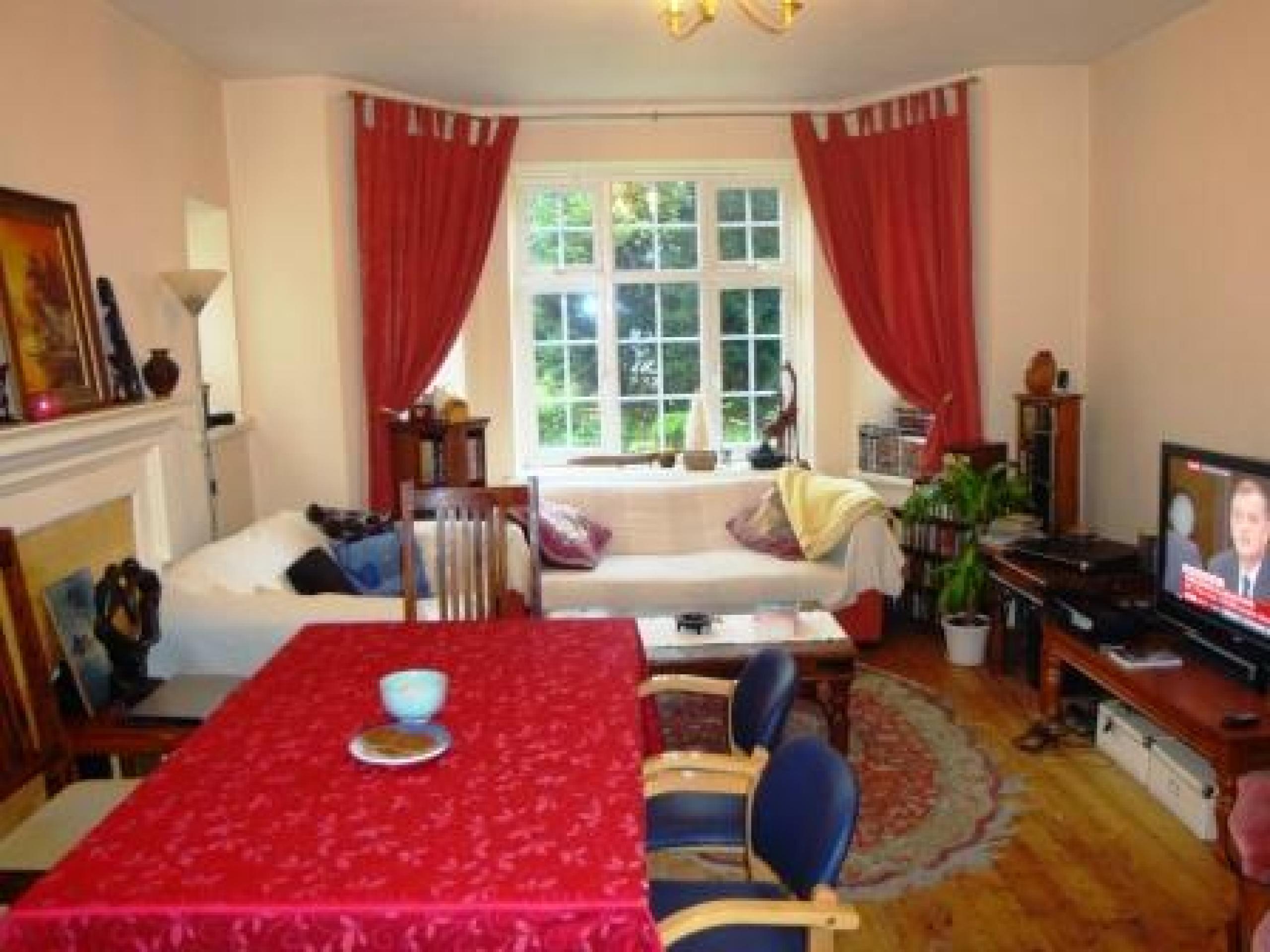 			3 Bedroom, 1 bath, 1 reception Flat			 Finchley Road, CHILDS HILL/WEST HAMPSTEAD NW2