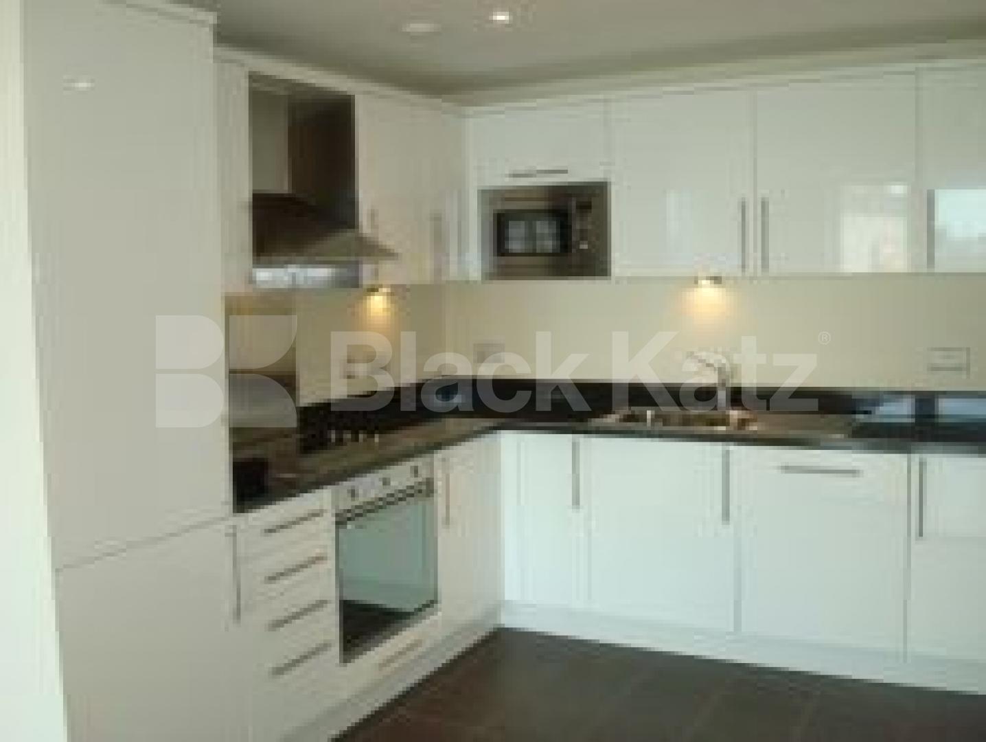 			MUST SEE !!!!!!!, 2 Bedroom, 1 bath, 1 reception Flat			 Ashburton Gate Drayton Park, Highbury