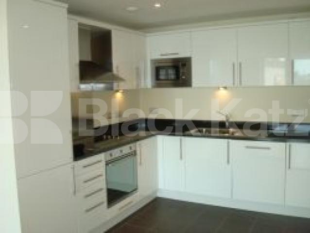 			MUST SEE !!!!!!!, 2 Bedroom, 1 bath, 1 reception Flat			 Ashburton Gate Drayton Park, Highbury